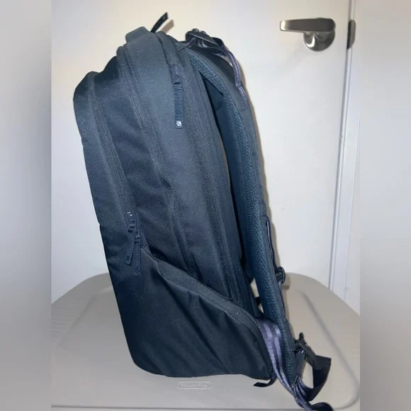 INCASE Icon Backpack - Picture 2 of 7